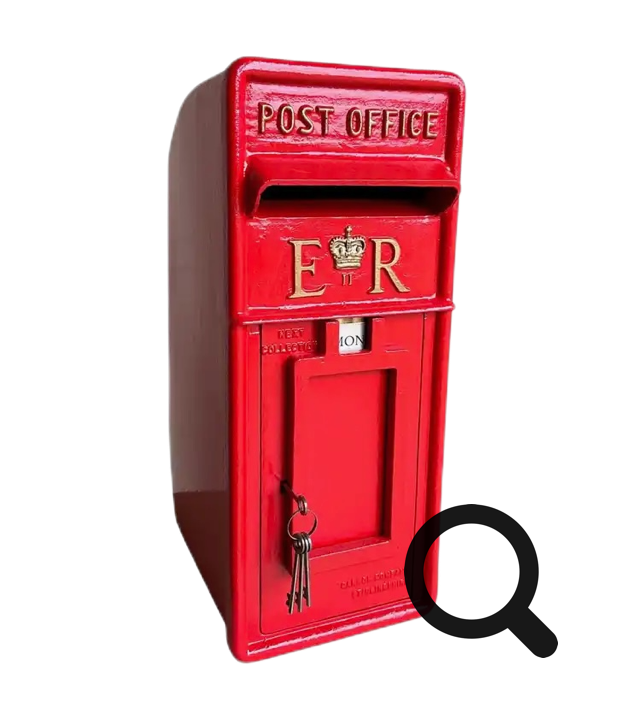 Nahaufnahme eines restaurierten, britischen Pfosten-Briefkastens